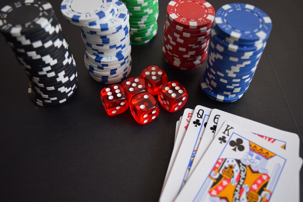 Signs to Fold in Poker for a Better Outcome